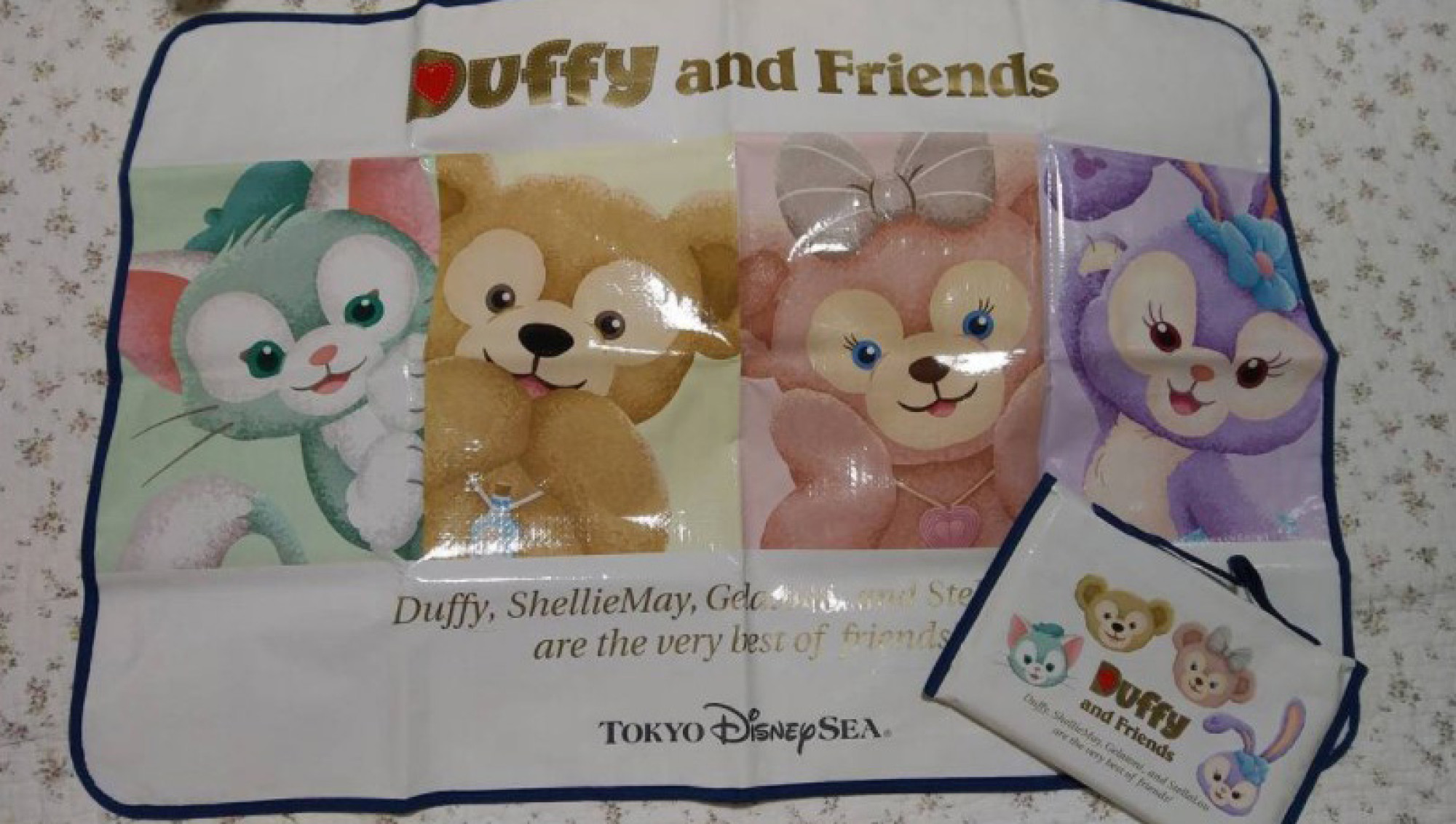 ダッフィー フレンズのレジャーシート キャステル Castel ディズニー情報 ダッフィー フレンズのレジャーシート キャステル Castel ディズニー情報